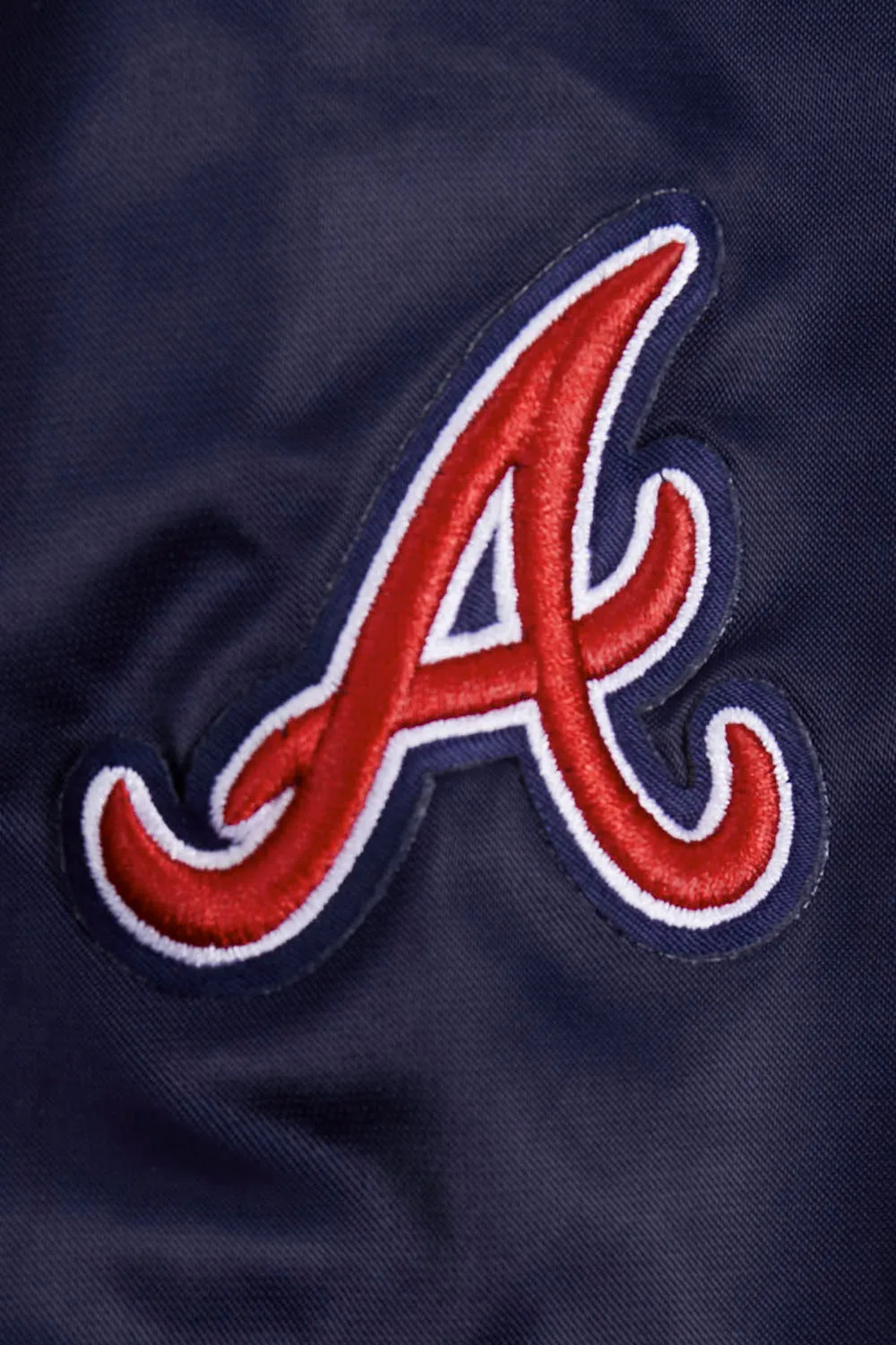 MLB ATLANTA BRAVES SCRIPT TAIL WOMEN'S SATIN JACKET (MIDNIGHT NAVY/RED/MIDNIGHT NAVY)
