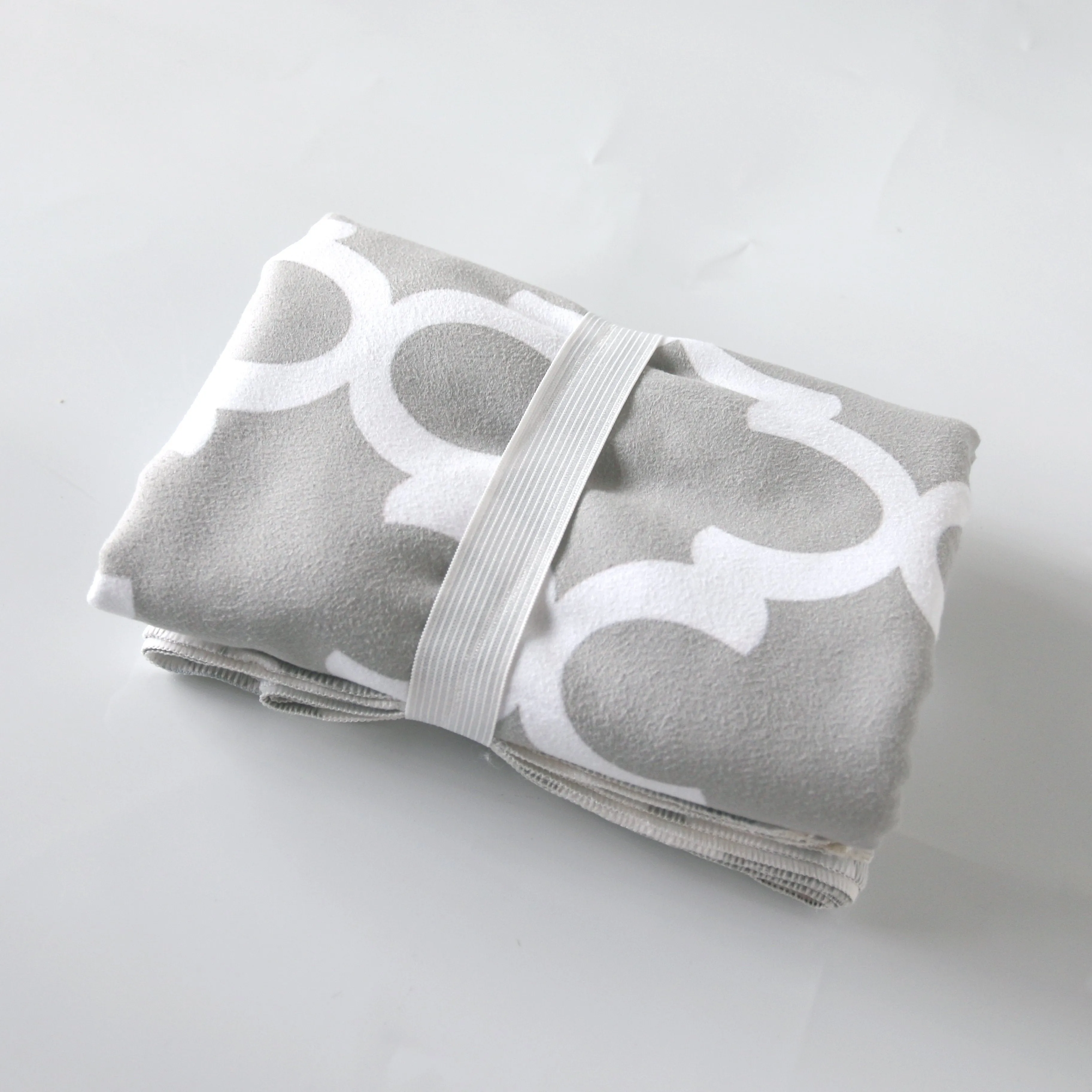 The Ocean Hues Round Sand-Free Towel